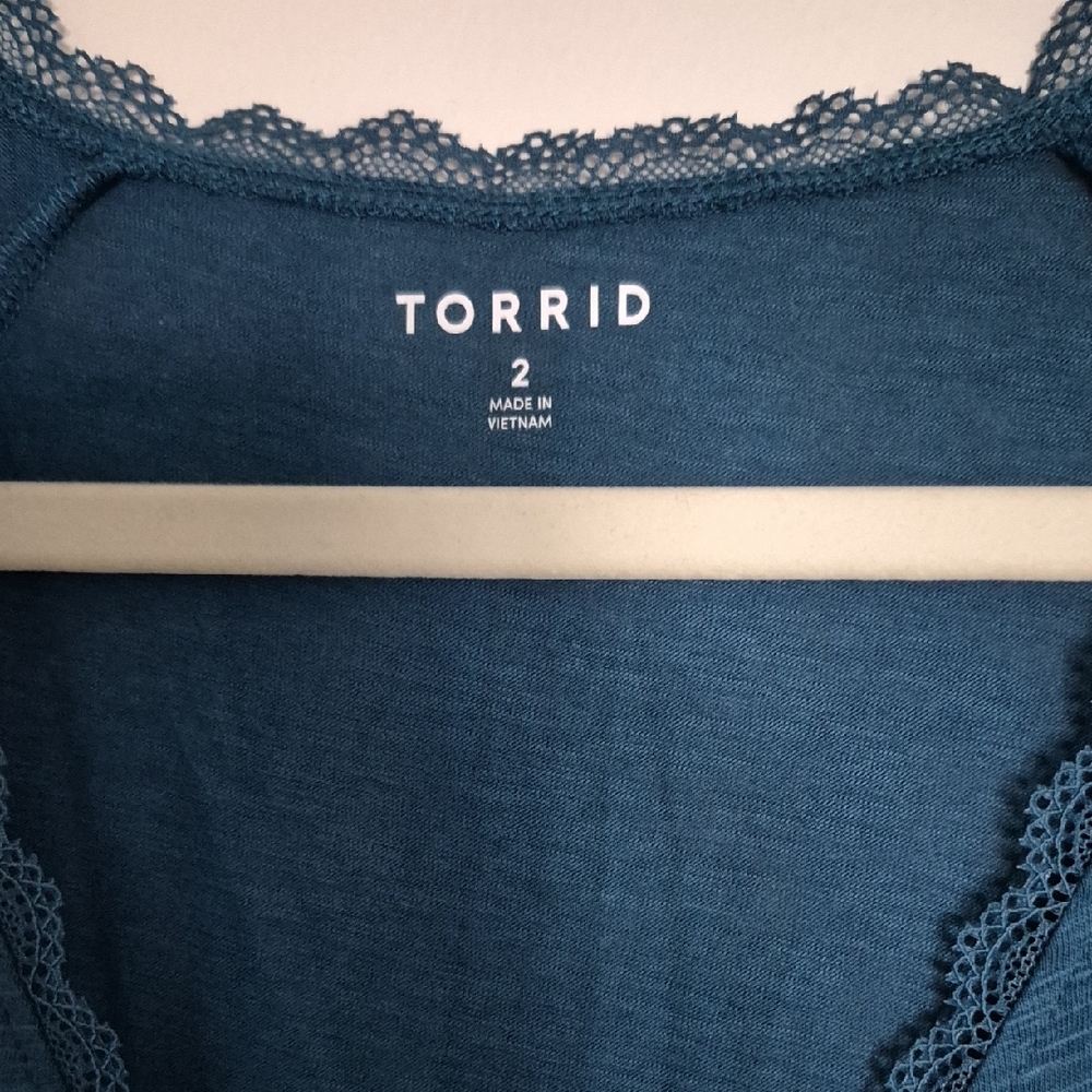 Torrid NWOT Teal Blue Lace-Trim V-Neck Faux Wrap Babydoll Top - Picture 2 of 5